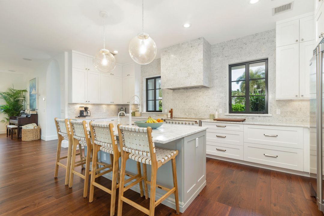 En Venta: $5,700,000 (4 camas, 3 baños, 2947 Pies cuadrados)