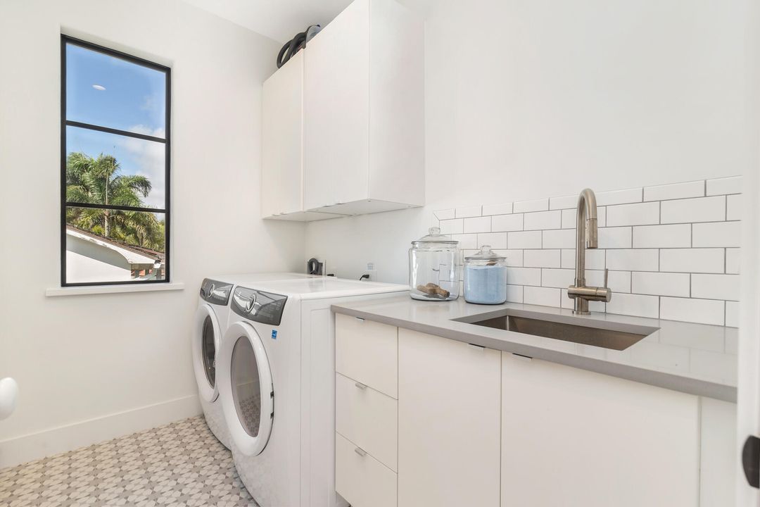 En Venta: $5,700,000 (4 camas, 3 baños, 2947 Pies cuadrados)