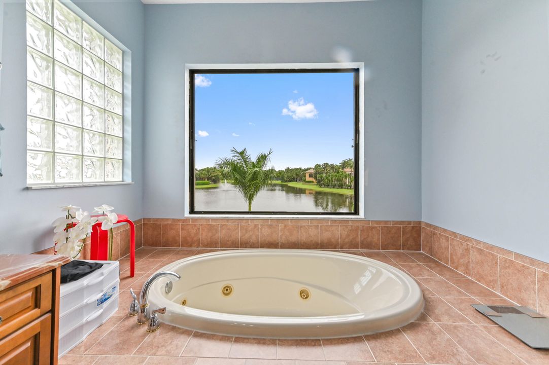 En Venta: $1,150,000 (6 camas, 4 baños, 4079 Pies cuadrados)