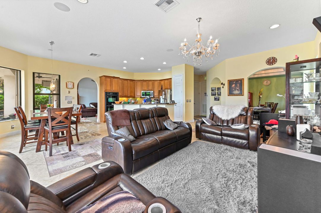 En Venta: $1,150,000 (6 camas, 4 baños, 4079 Pies cuadrados)