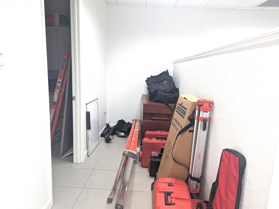 待售: $5,800 (0 贝兹, 0 浴室, 2000 平方英尺)