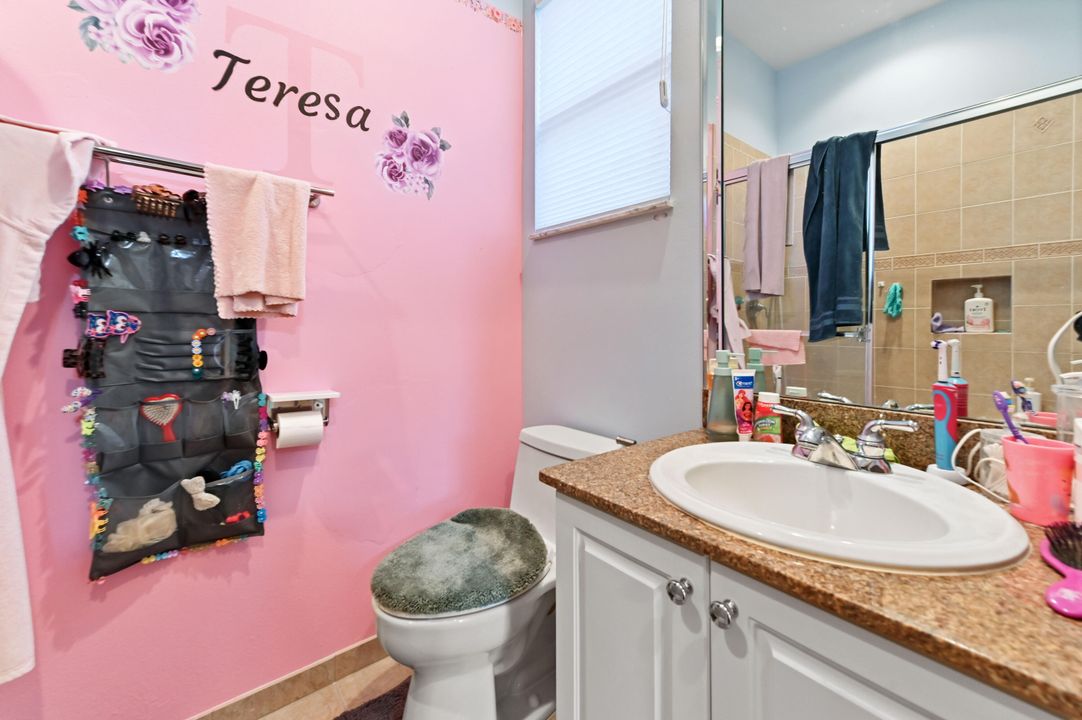 En Venta: $1,150,000 (6 camas, 4 baños, 4079 Pies cuadrados)