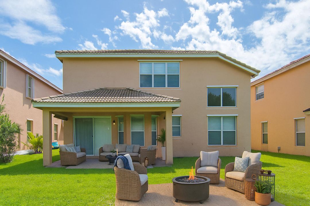 Activo con contrato: $469,990 (4 camas, 3 baños, 2768 Pies cuadrados)