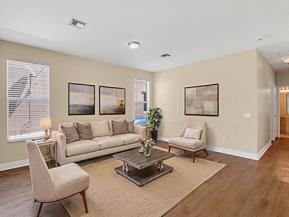 Activo con contrato: $469,990 (4 camas, 3 baños, 2768 Pies cuadrados)