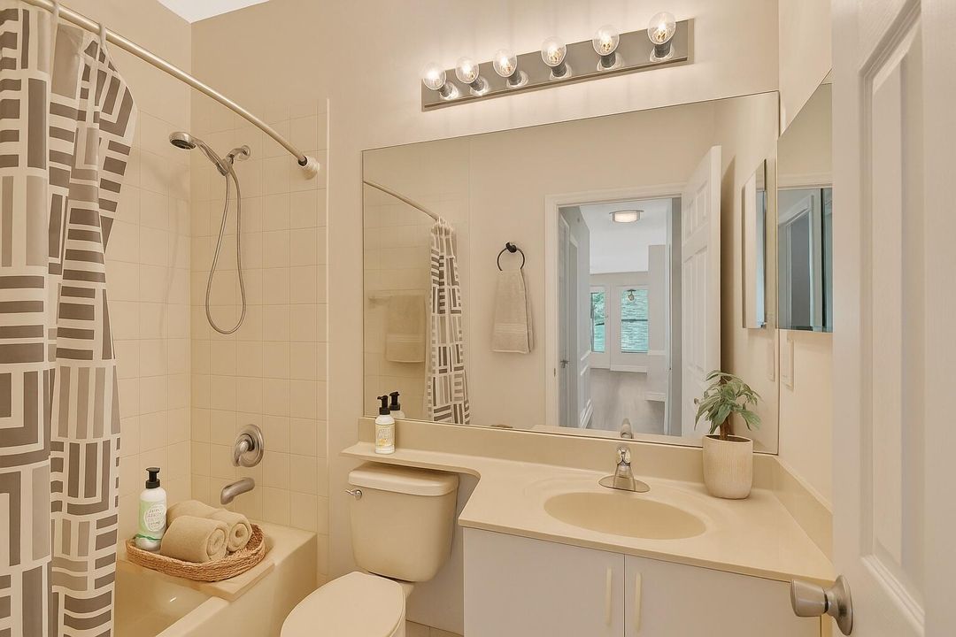 Activo con contrato: $469,990 (4 camas, 3 baños, 2768 Pies cuadrados)