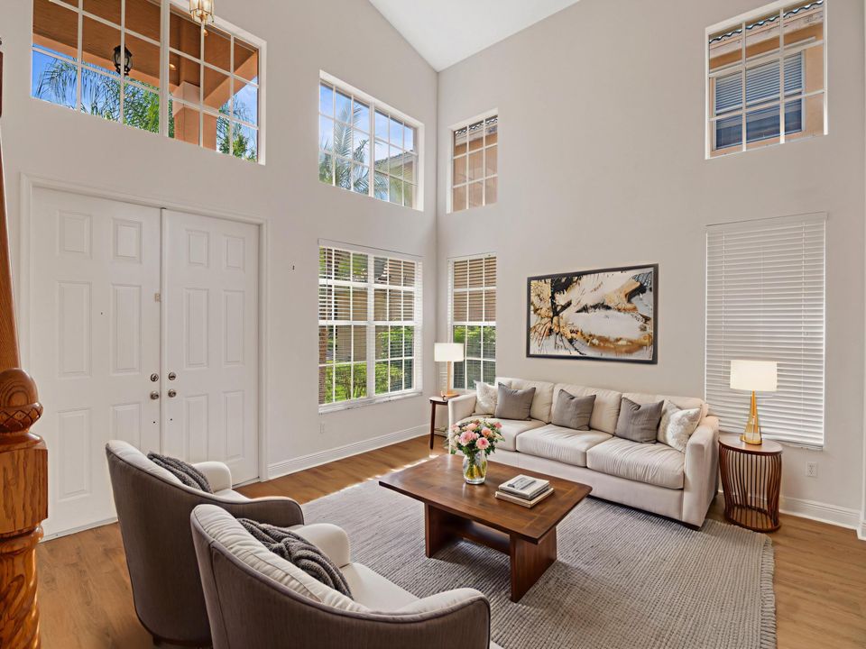 Activo con contrato: $469,990 (4 camas, 3 baños, 2768 Pies cuadrados)