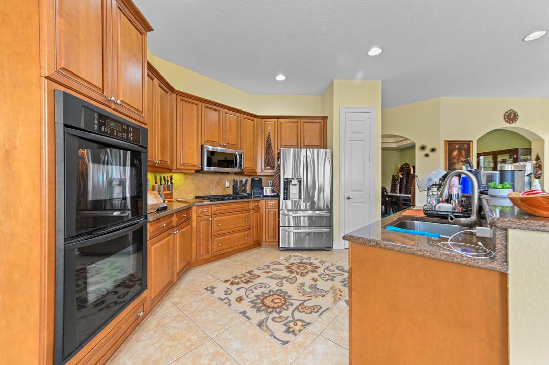 En Venta: $1,150,000 (6 camas, 4 baños, 4079 Pies cuadrados)