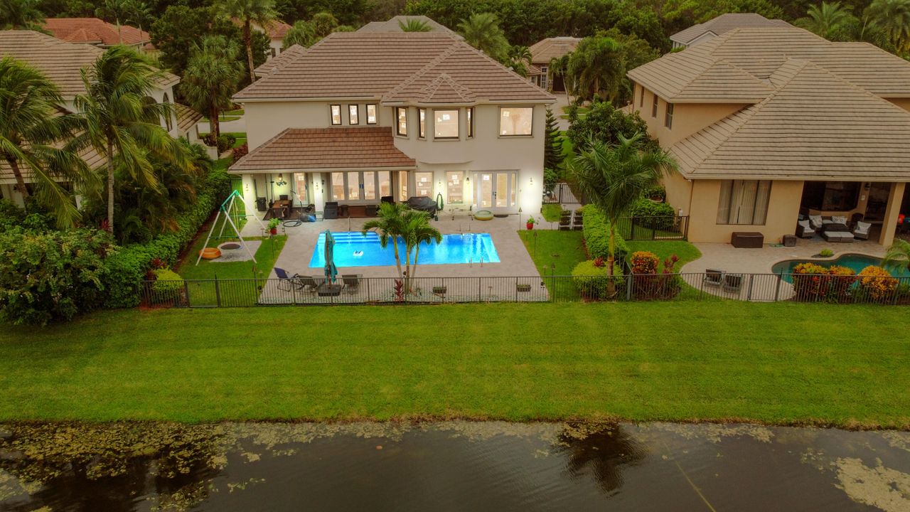 En Venta: $1,150,000 (6 camas, 4 baños, 4079 Pies cuadrados)