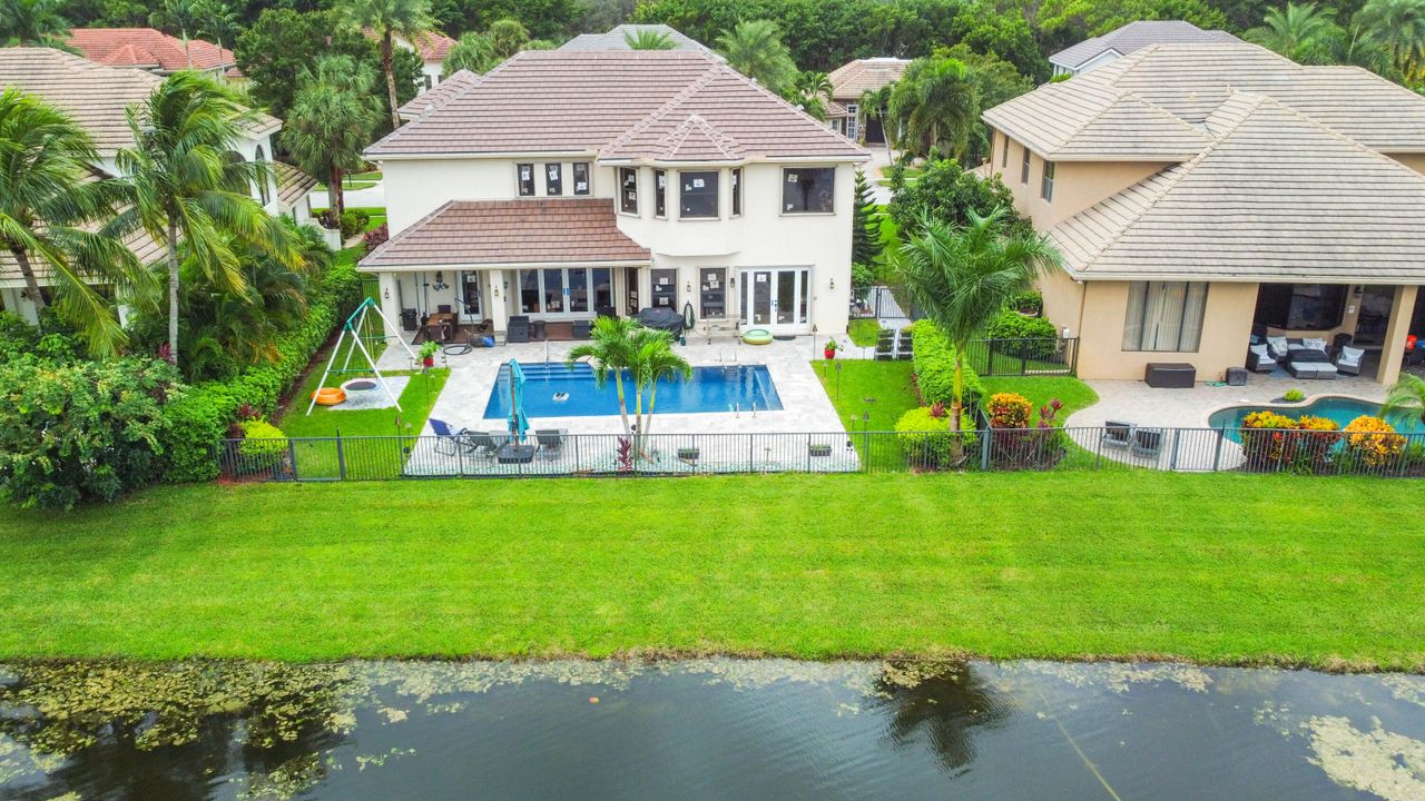 En Venta: $1,150,000 (6 camas, 4 baños, 4079 Pies cuadrados)