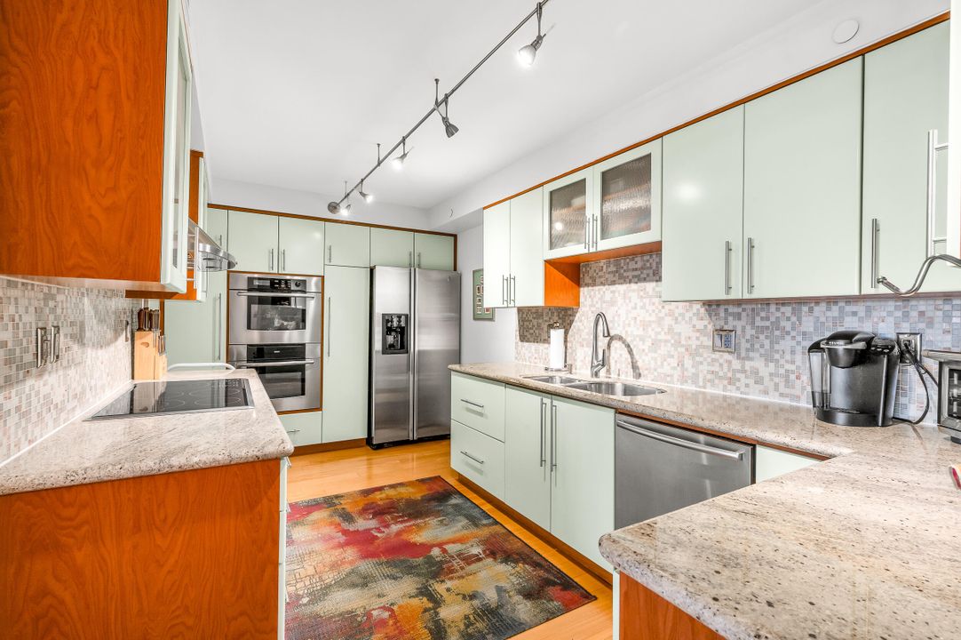 待售: $1,450,000 (2 贝兹, 2 浴室, 2100 平方英尺)