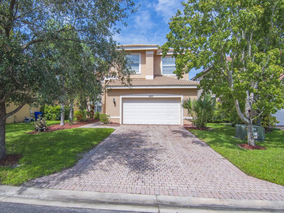 Activo con contrato: $469,990 (4 camas, 3 baños, 2768 Pies cuadrados)