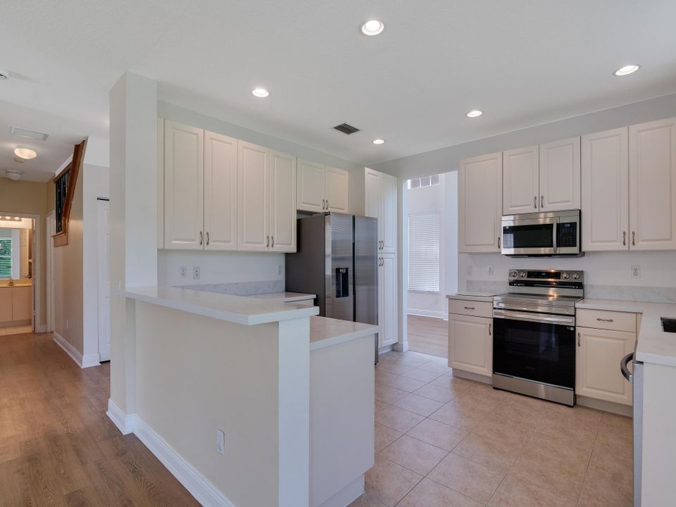 Activo con contrato: $469,990 (4 camas, 3 baños, 2768 Pies cuadrados)