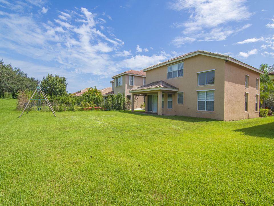 Activo con contrato: $469,990 (4 camas, 3 baños, 2768 Pies cuadrados)