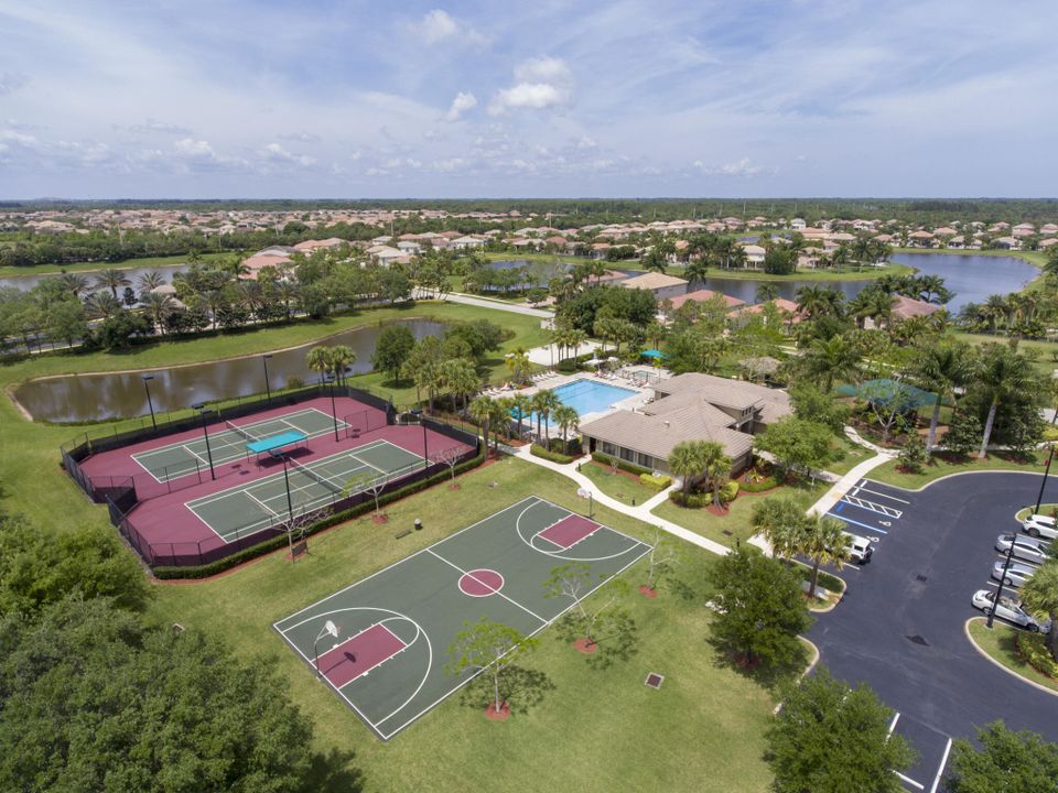 Activo con contrato: $469,990 (4 camas, 3 baños, 2768 Pies cuadrados)