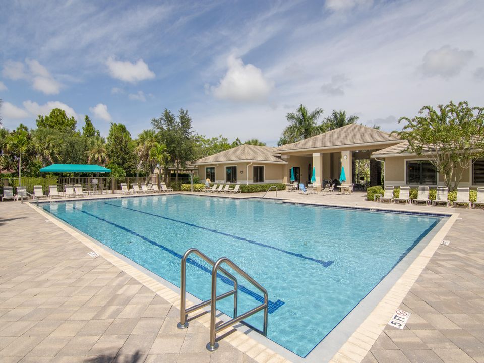 Activo con contrato: $469,990 (4 camas, 3 baños, 2768 Pies cuadrados)