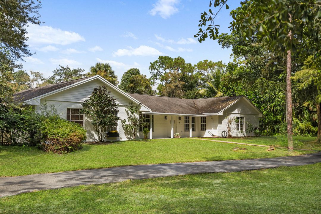 Под контрактом: $1,150,000 (6 спален, 4 ванн, 4584 Квадратных фут)