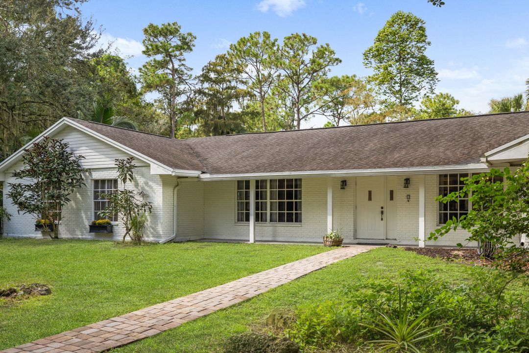 Под контрактом: $1,150,000 (6 спален, 4 ванн, 4584 Квадратных фут)