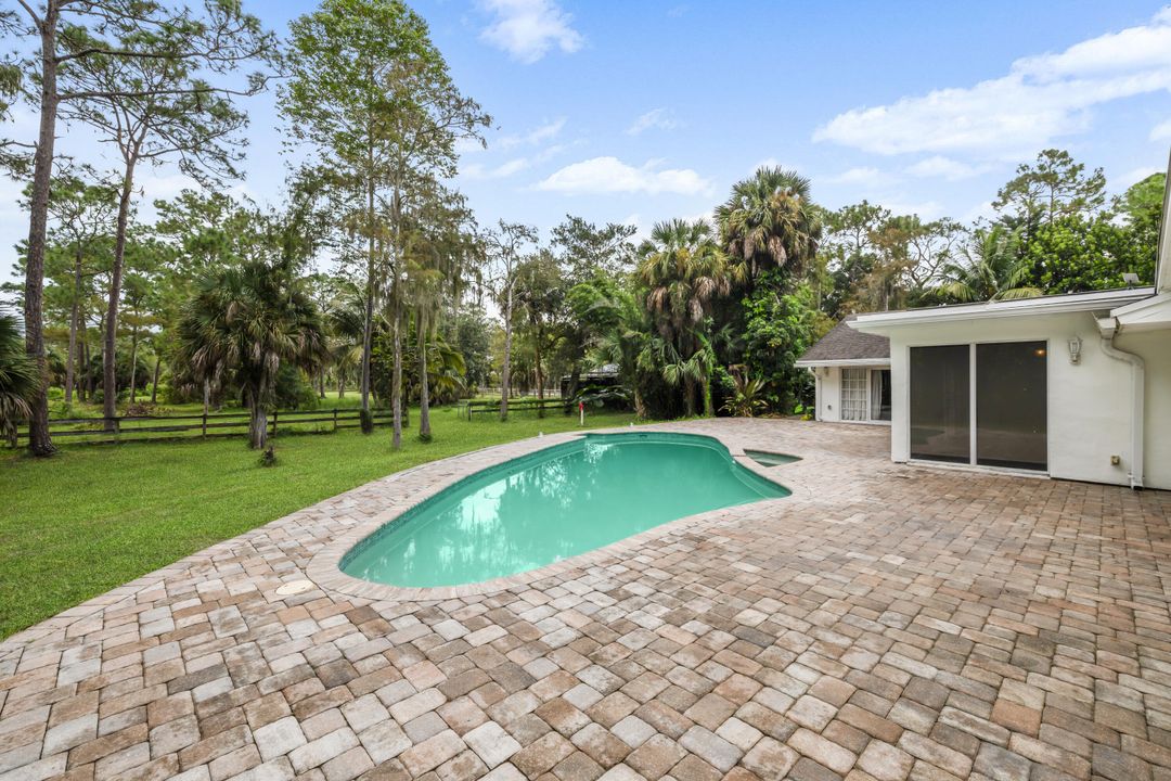 Под контрактом: $1,150,000 (6 спален, 4 ванн, 4584 Квадратных фут)