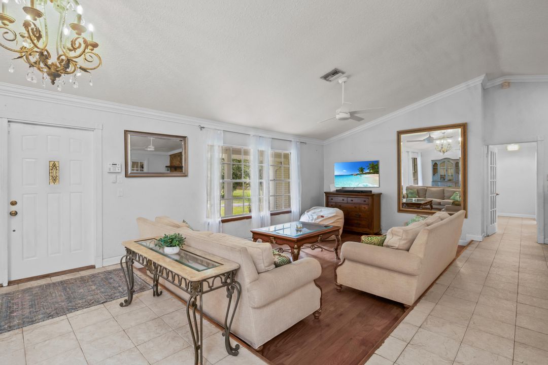 Под контрактом: $1,150,000 (6 спален, 4 ванн, 4584 Квадратных фут)