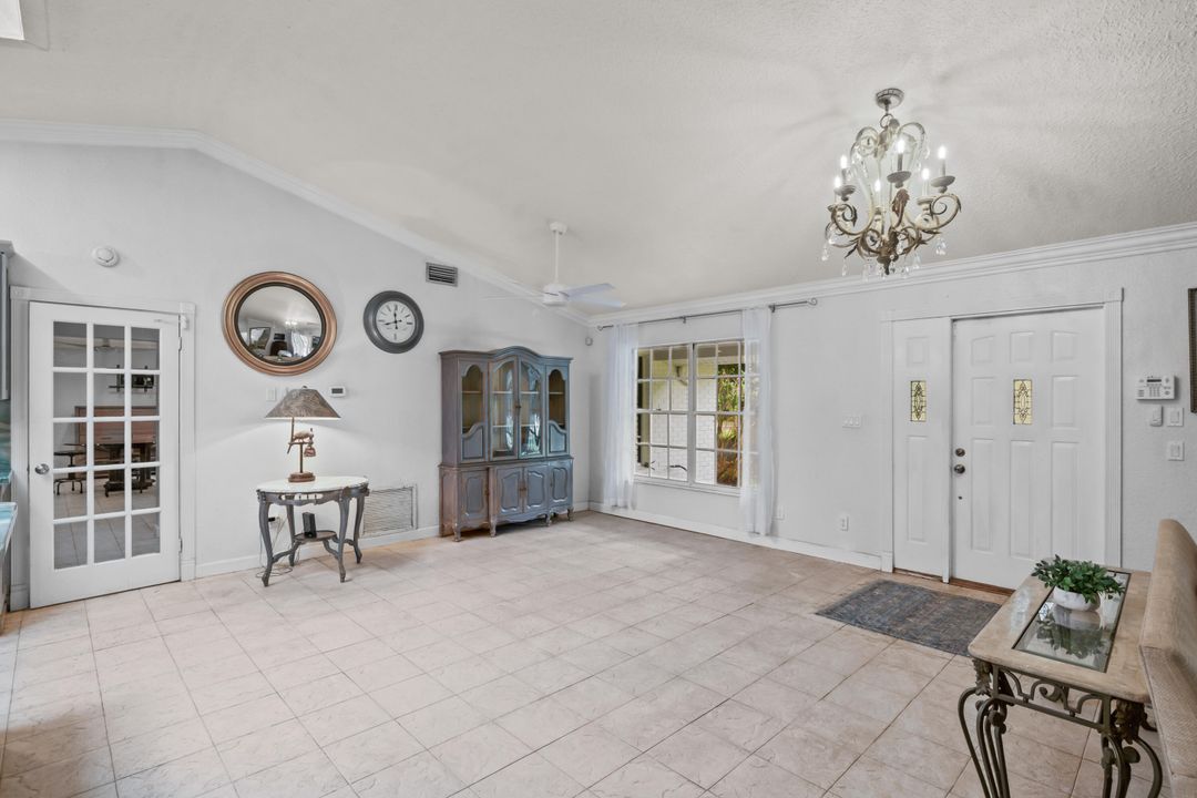 Под контрактом: $1,150,000 (6 спален, 4 ванн, 4584 Квадратных фут)