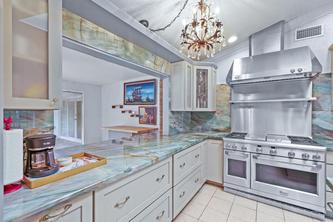 Под контрактом: $1,150,000 (6 спален, 4 ванн, 4584 Квадратных фут)