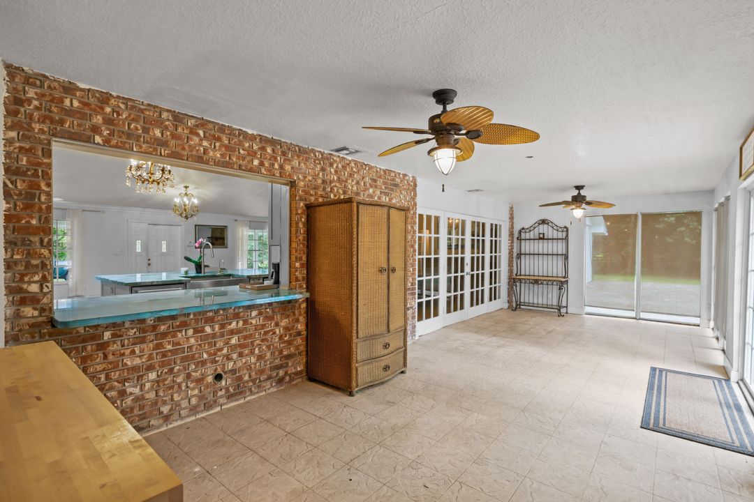 Под контрактом: $1,150,000 (6 спален, 4 ванн, 4584 Квадратных фут)