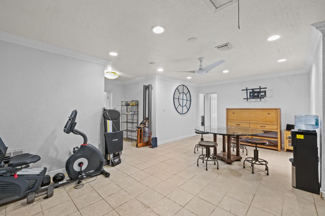 Под контрактом: $1,150,000 (6 спален, 4 ванн, 4584 Квадратных фут)