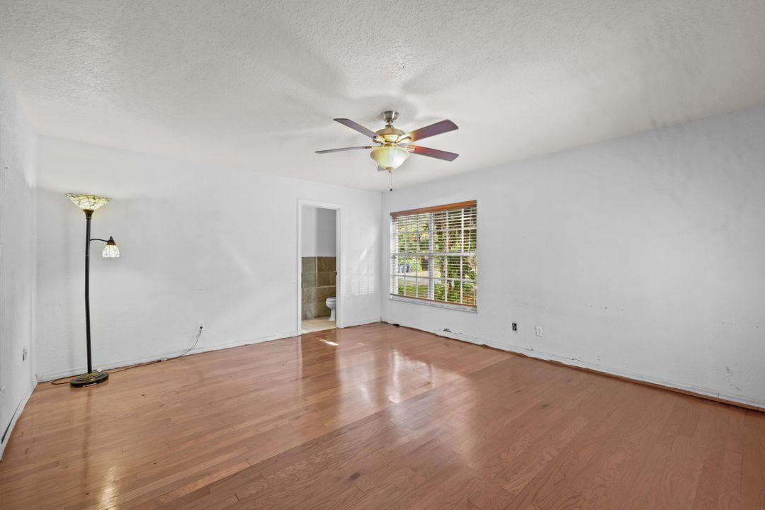 Под контрактом: $1,150,000 (6 спален, 4 ванн, 4584 Квадратных фут)