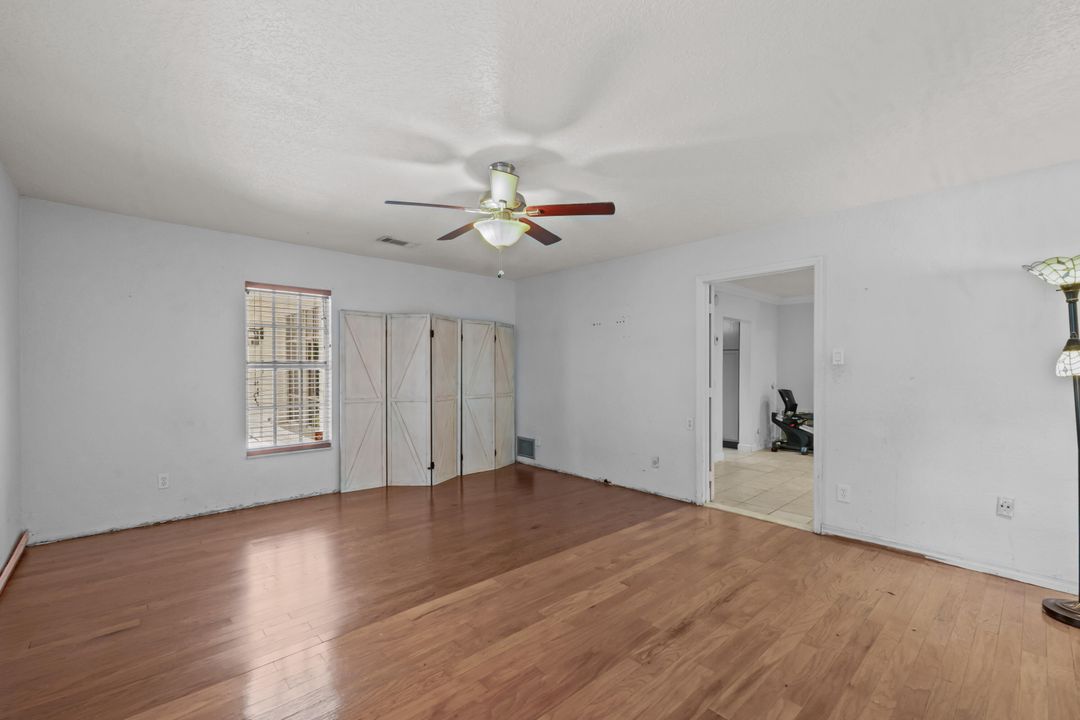 Под контрактом: $1,150,000 (6 спален, 4 ванн, 4584 Квадратных фут)