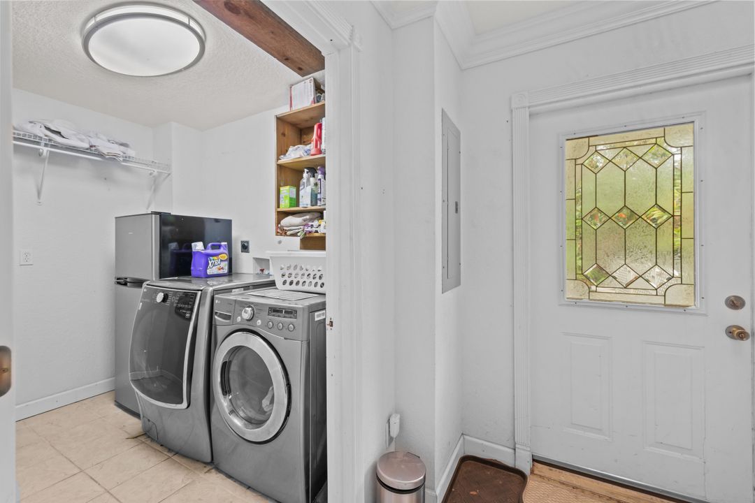 Под контрактом: $1,150,000 (6 спален, 4 ванн, 4584 Квадратных фут)