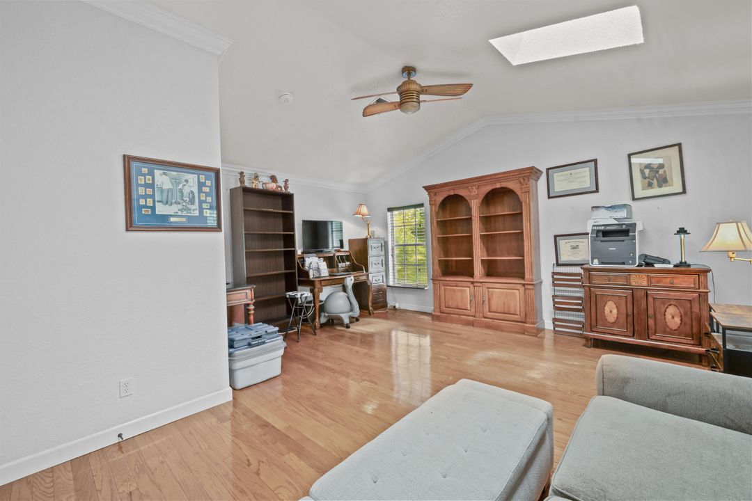 Под контрактом: $1,150,000 (6 спален, 4 ванн, 4584 Квадратных фут)