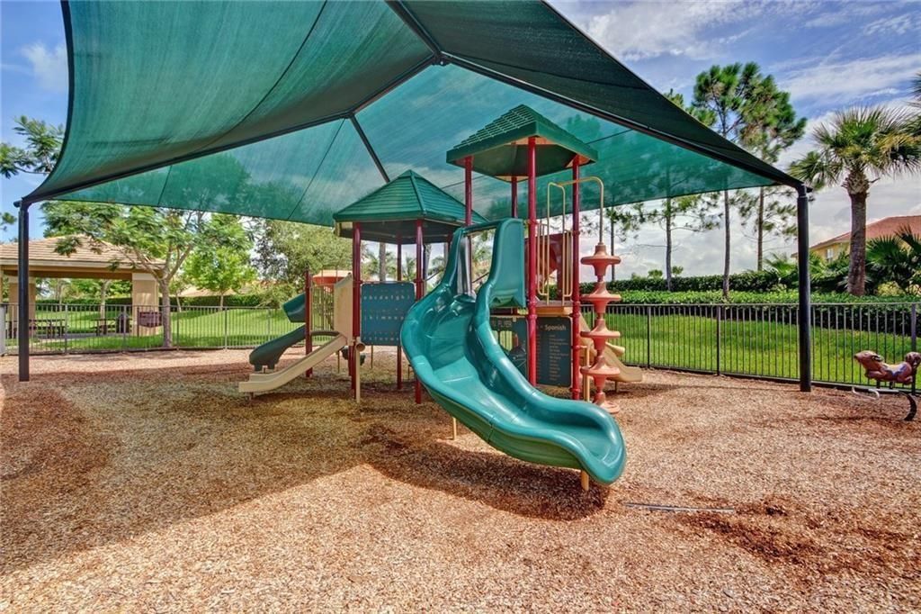 Activo con contrato: $469,990 (4 camas, 3 baños, 2768 Pies cuadrados)