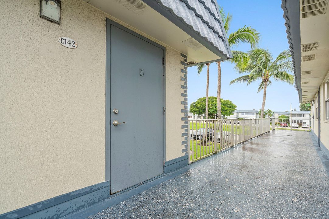 合同活跃: $1,700 (1 贝兹, 1 浴室, 720 平方英尺)