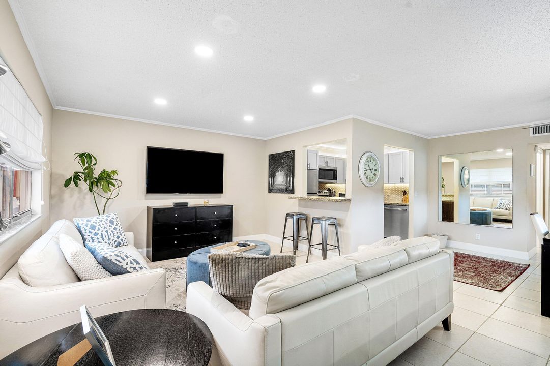 合同活跃: $1,700 (1 贝兹, 1 浴室, 720 平方英尺)