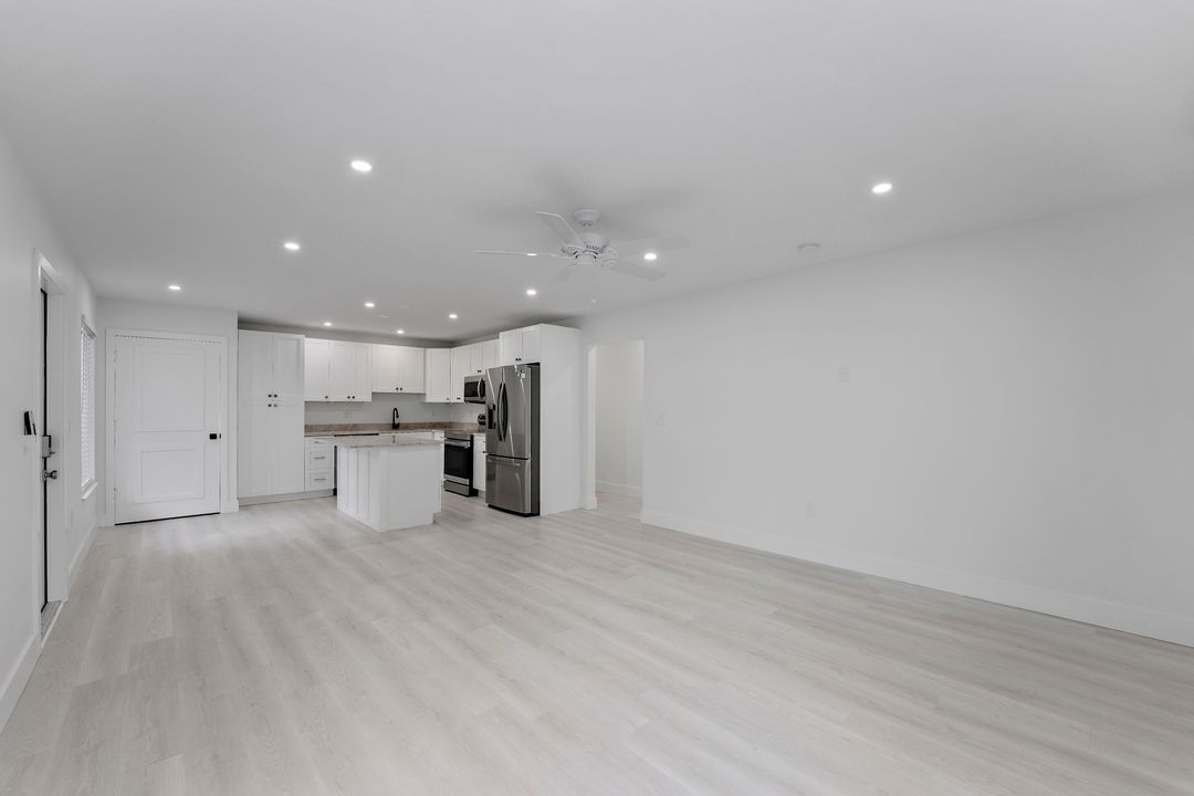 Active With Contract: $3,250 (3 beds, 2 baths, 1250 Square Feet)