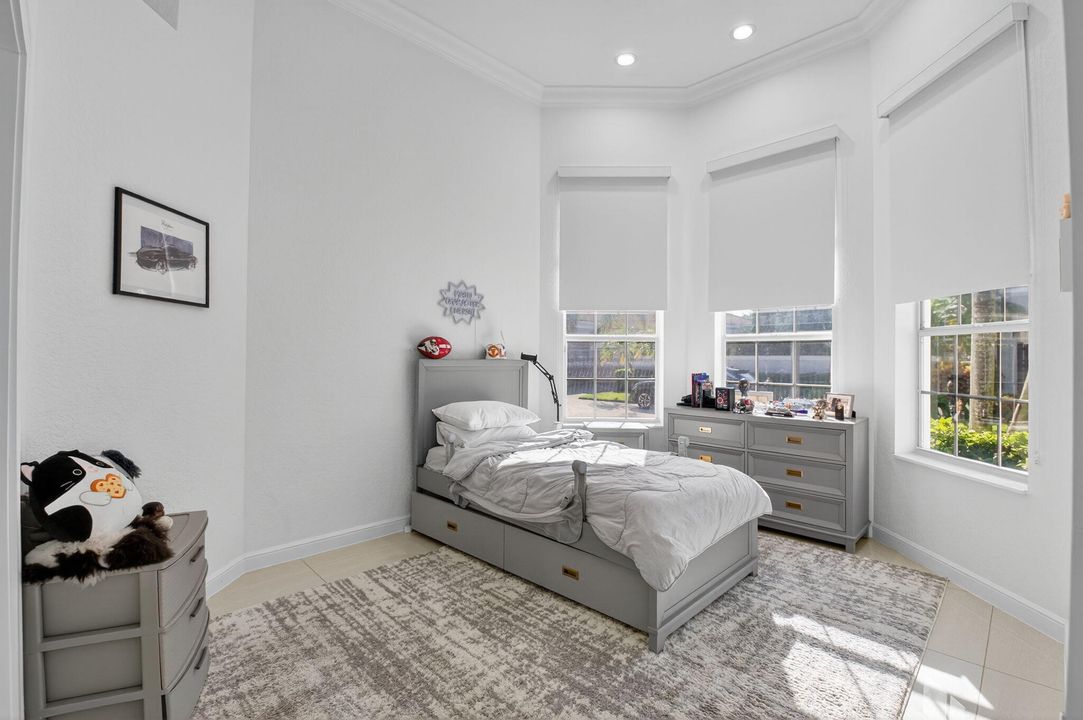 For Sale: $1,375,000 (3 beds, 3 baths, 2540 Square Feet)