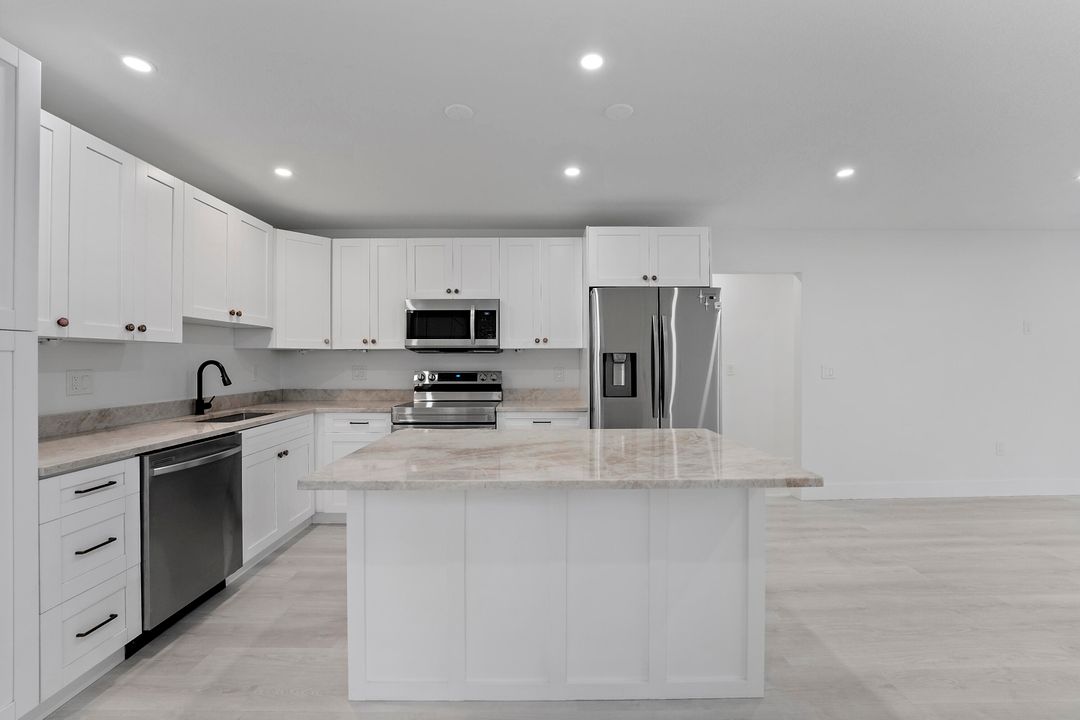 Active With Contract: $3,250 (3 beds, 2 baths, 1250 Square Feet)