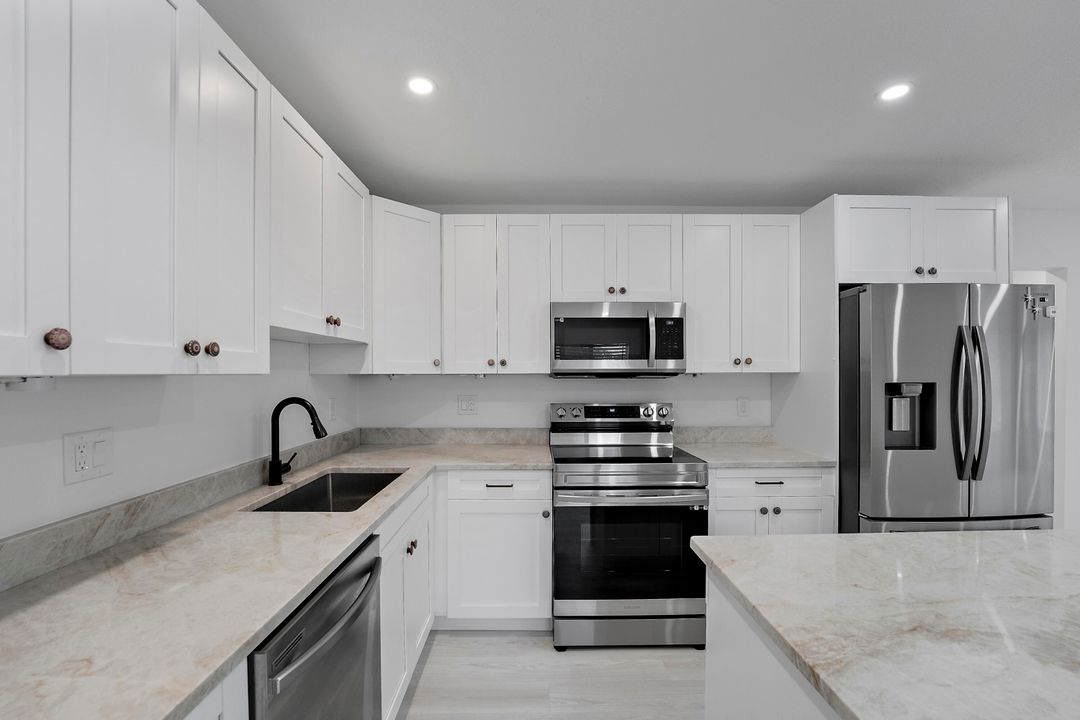 Active With Contract: $3,250 (3 beds, 2 baths, 1250 Square Feet)
