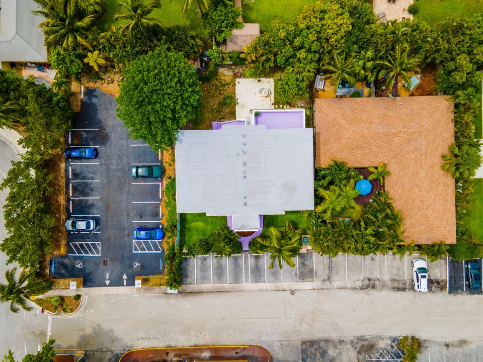 Active With Contract: $3,250 (3 beds, 2 baths, 1250 Square Feet)