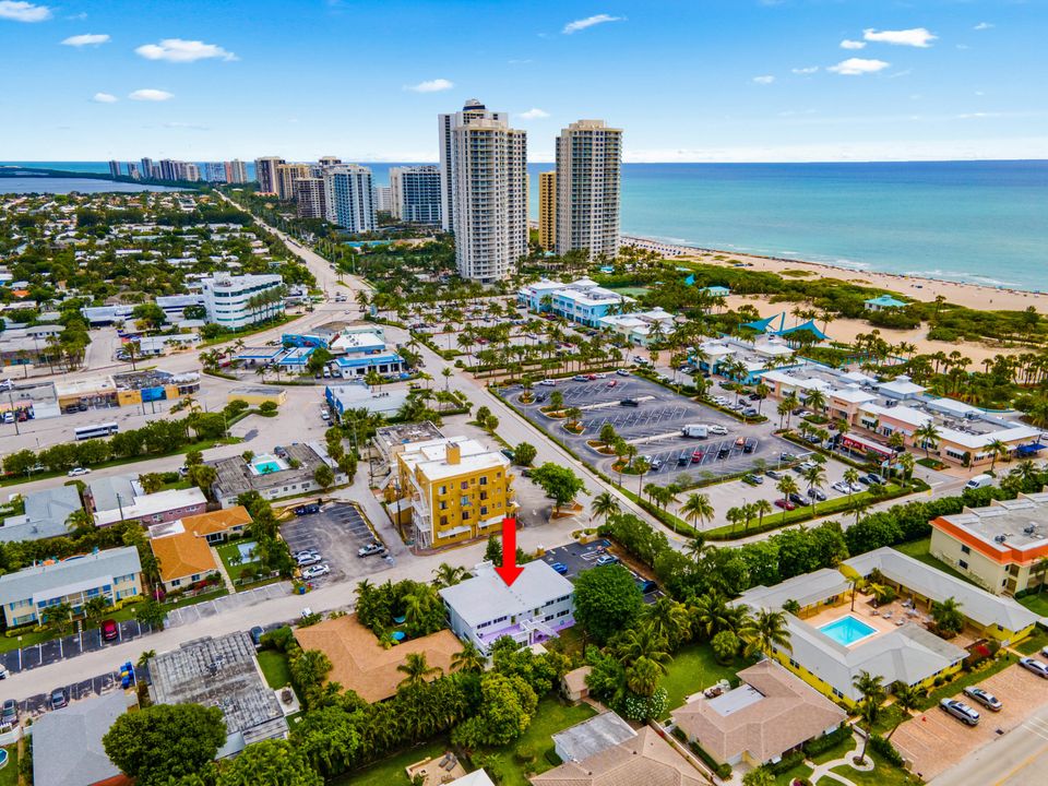 Active With Contract: $3,250 (3 beds, 2 baths, 1250 Square Feet)