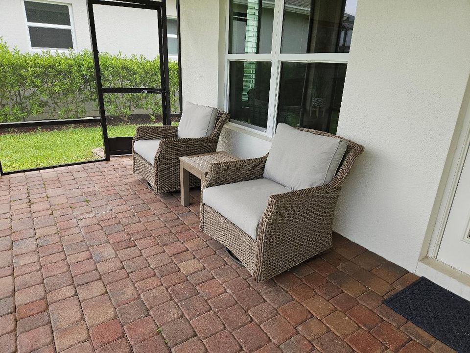 Active With Contract: $2,700 (2 beds, 2 baths, 1689 Square Feet)