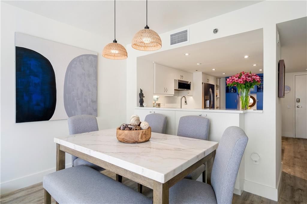 На продажу: $365,000 (2 спален, 2 ванн, 1174 Квадратных фут)