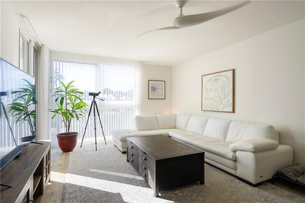 На продажу: $365,000 (2 спален, 2 ванн, 1174 Квадратных фут)