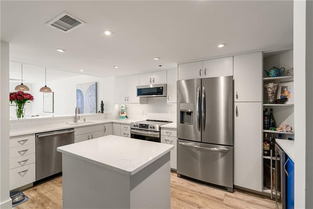 На продажу: $365,000 (2 спален, 2 ванн, 1174 Квадратных фут)