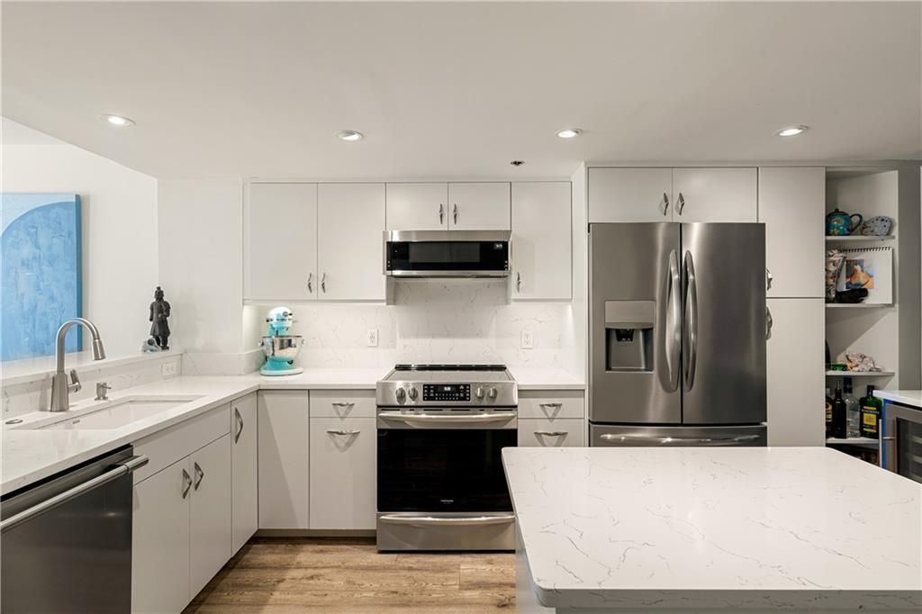 На продажу: $365,000 (2 спален, 2 ванн, 1174 Квадратных фут)