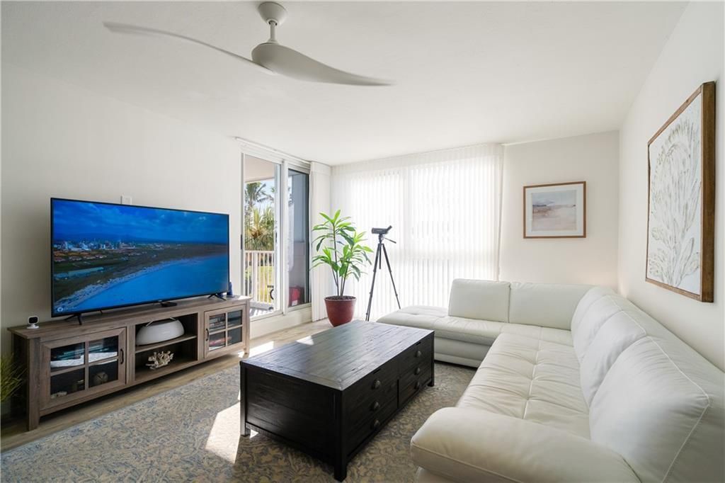 На продажу: $365,000 (2 спален, 2 ванн, 1174 Квадратных фут)