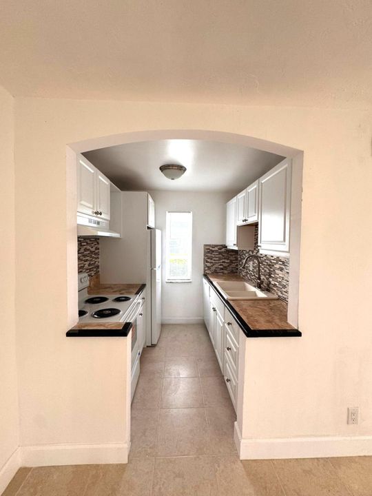 На продажу: $180,000 (1 спален, 1 ванн, 738 Квадратных фут)