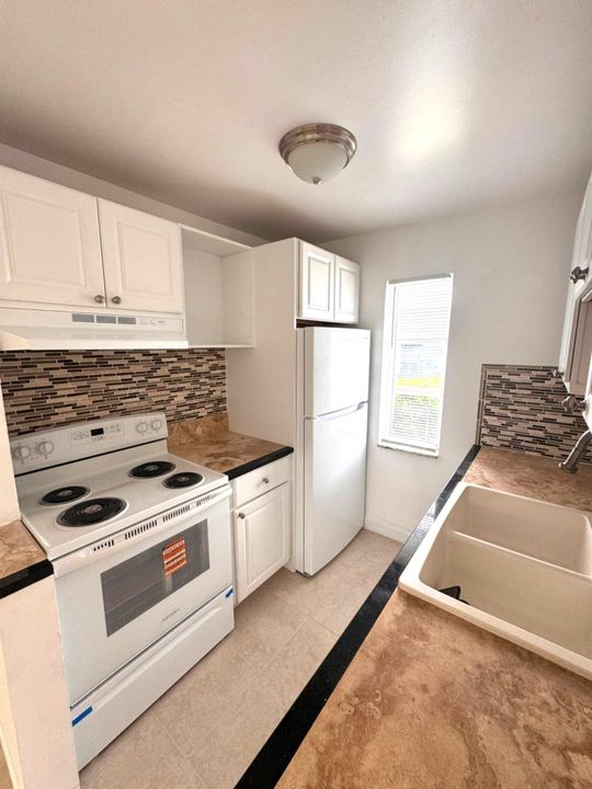 На продажу: $180,000 (1 спален, 1 ванн, 738 Квадратных фут)