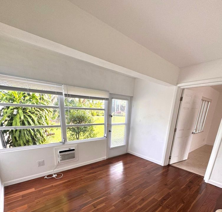 На продажу: $180,000 (1 спален, 1 ванн, 738 Квадратных фут)