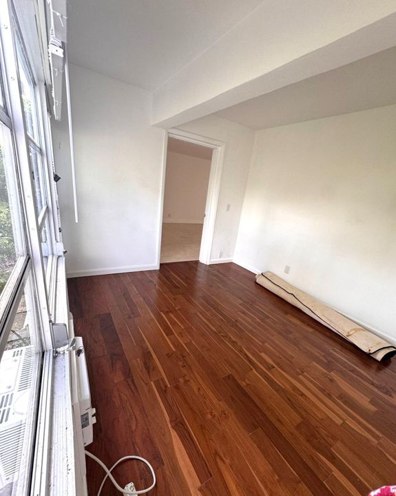 На продажу: $180,000 (1 спален, 1 ванн, 738 Квадратных фут)